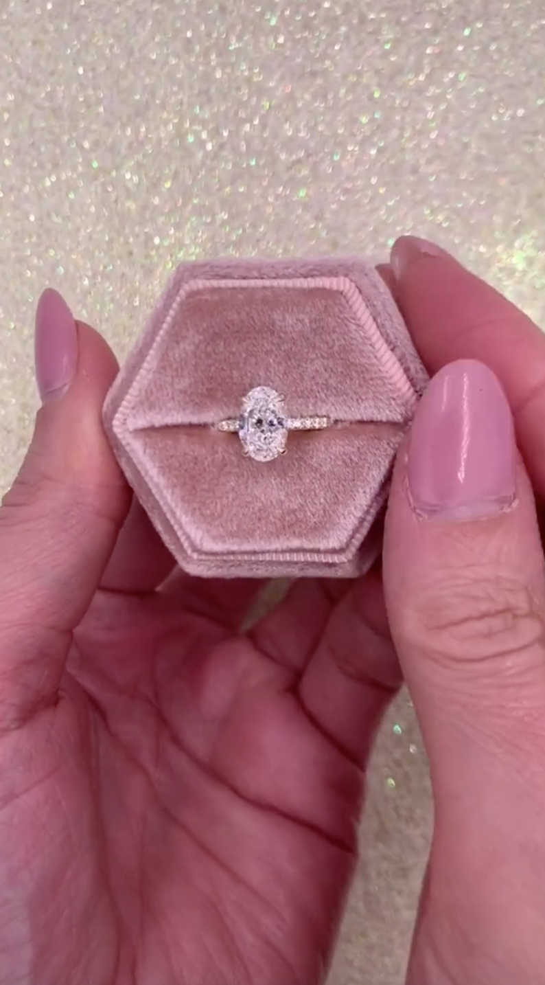 UNBOXING | OVAL CUT DIAMOND ENGAGEMENT RING